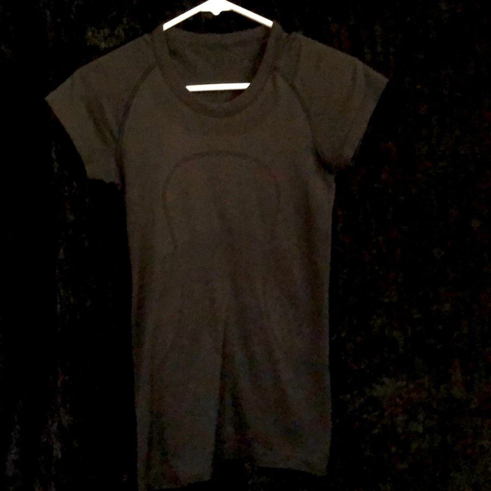 Lululemon Swifty tech short sleeve T shirt. Size 4